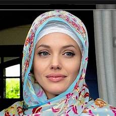 Angelina Jolie Hijab